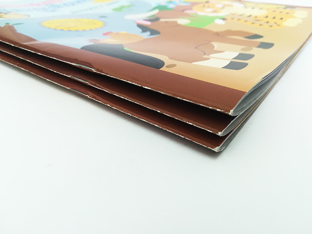 การพิมพ์หนังสือนิตยสารสีเต็มรูปแบบการพิมพ์โบรชัวร์กระดาษแข็ง