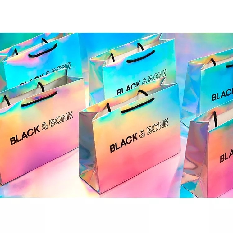 กระเป๋าใส่เสื้อผ้าฟอยล์สีเงินแวววาว Holographic Cmyk Color