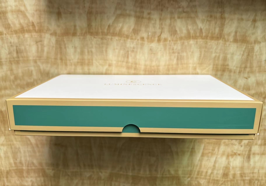 ของขวัญที่สวยงามไวน์ช็อคโกแลตกล่องพิมพ์แบบกำหนดเองปั๊มฟอยล์สี Pantone